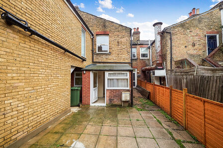 Stanley Road, 4 bedroom  Flat to rent, £2,200 pcm