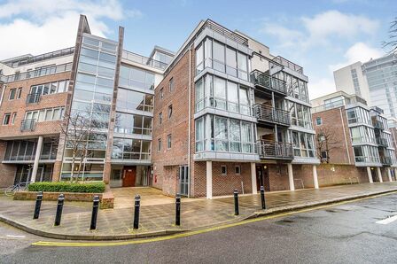 Bonfire Corner, 2 bedroom  Flat to rent, £1,450 pcm