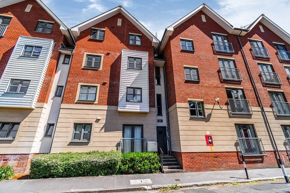 Main image of 2 bedroom Flat to rent, Aylward Street, Portsmouth, PO1
