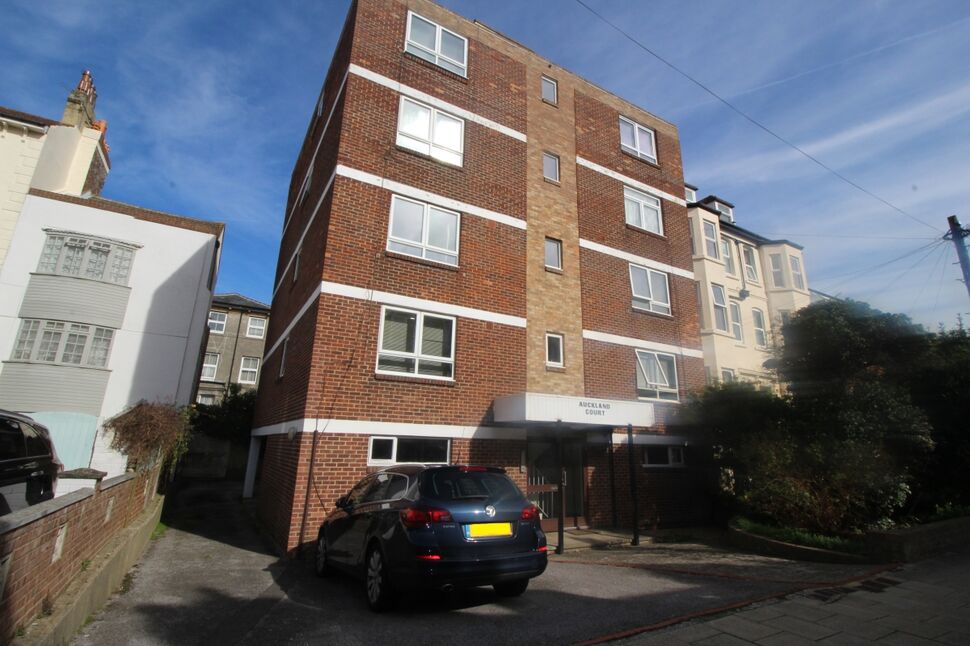 Main image of 1 bedroom  Flat to rent, Auckland Road East, Southsea, Hampshire, PO5