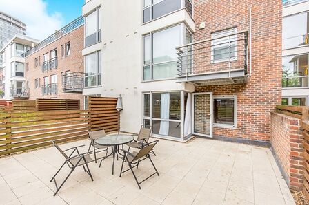 Bonfire Corner, 1 bedroom  Flat to rent, £1,500 pcm