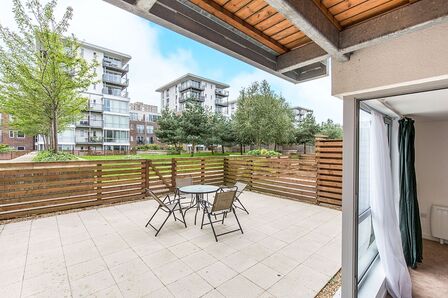 Bonfire Corner, 1 bedroom  Flat to rent, £1,500 pcm