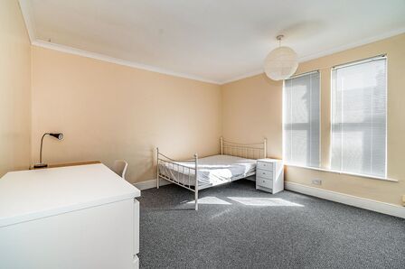 Manners Road, 4 bedroom Mid Terrace House to rent, £2,200 pcm