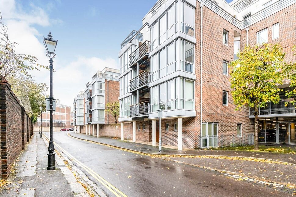 Main image of 1 bedroom Flat to rent, Bonfire Corner, Portsmouth, PO1