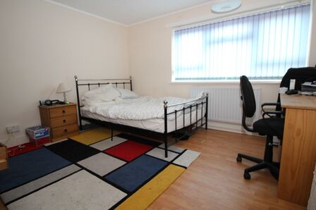 Queen Street, Flat to rent, &pound;365 pcm