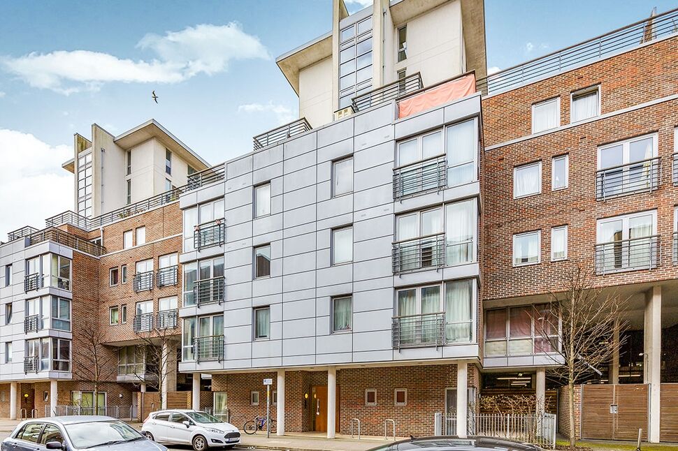 Main image of 2 bedroom Flat to rent, Cross Street, Portsmouth, PO1