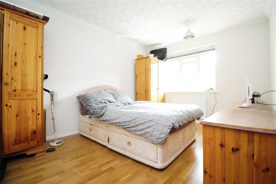 3 bedroom Mid Terrace House for sale, Mayo Close, Portsmouth, PO1 £