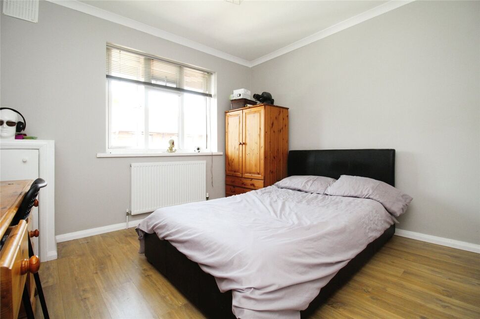 3 bedroom Mid Terrace House for sale, Mayo Close, Portsmouth, PO1 £