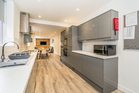 Manners Road, 7 bedroom Mid Terrace House to rent, £4,270 pcm