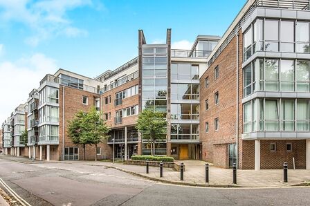 Bonfire Corner, 2 bedroom  Flat to rent, £1,395 pcm