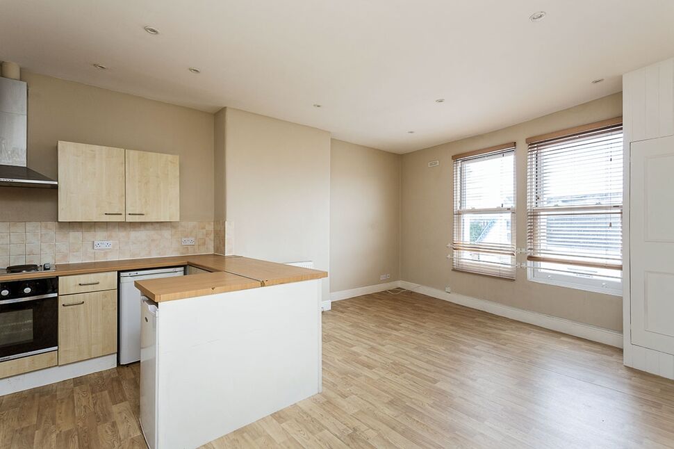 Main image of 3 bedroom Flat to rent, Albert Road, Southsea, Hampshire, PO5