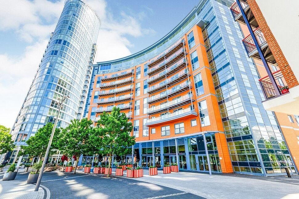 Main image of 2 bedroom Flat to rent, The Crescent, Gunwharf Quays, Hampshire, PO1