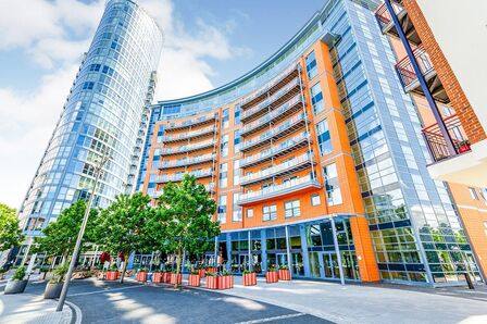 The Crescent, 2 bedroom  Flat to rent, £1,500 pcm