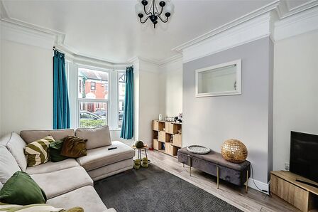 Ophir Road, 2 bedroom Flat for sale, &pound;150,000
