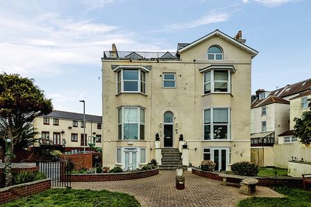 South Parade, 2 bedroom  Flat to rent, £1,500 pcm