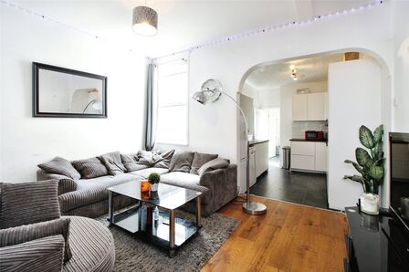 Reginald Road, 3 bedroom Mid Terrace House to rent, £1,395 pcm