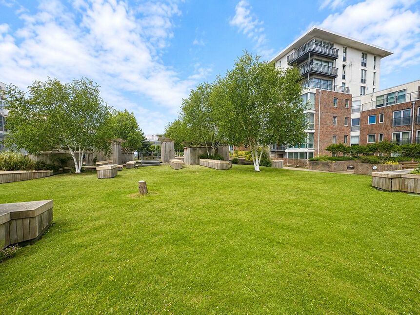 Main image of Flat to rent, Admiralty Road, Portsmouth, Hampshire, PO1