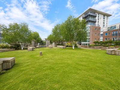 Admiralty Road, Flat to rent, &pound;900 pcm