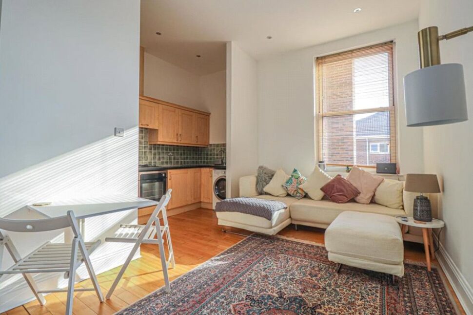 Main image of 1 bedroom Flat to rent, Clarence Parade, Southsea, Hampshire, PO5
