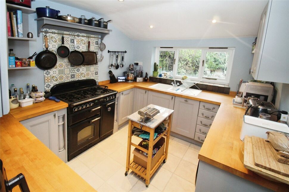 3 bedroom Mid Terrace House for sale, Fawcett Road, Southsea, PO4 £