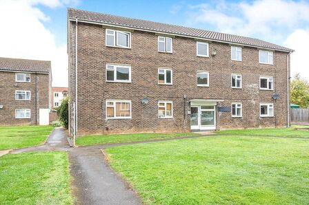 Crombie Close, 1 bedroom  Flat for sale, £110,000
