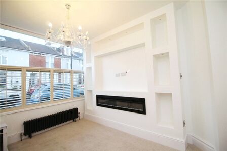 Haslemere Road, 3 bedroom Mid Terrace House for sale, £300,000
