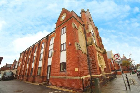 Fawcett Road, 2 bedroom  Flat to rent, £1,250 pcm