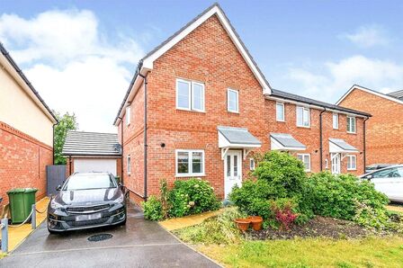 Guardians Way, 3 bedroom End Terrace House for sale, £370,000