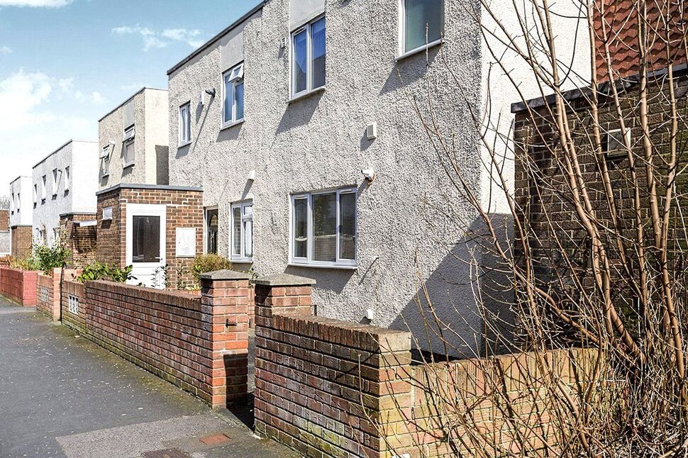 3 bedroom Mid Terrace House for sale, Mayo Close, Portsmouth, PO1 £