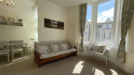 Shaftesbury Road, 2 bedroom  Flat to rent, £1,350 pcm