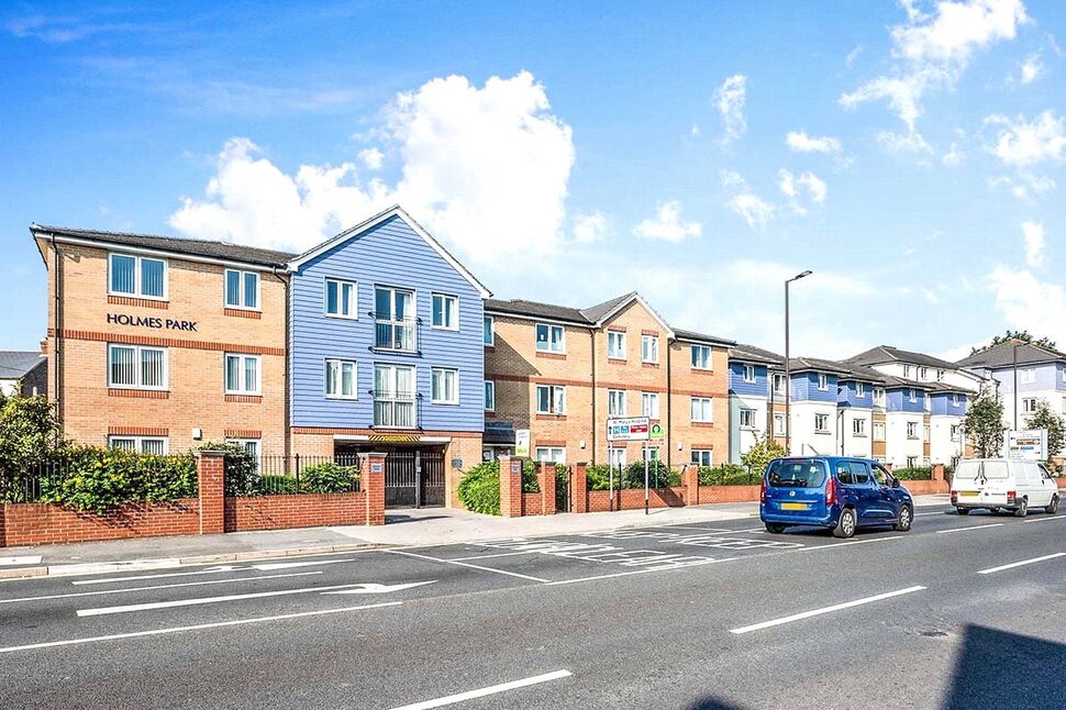 Main image of 1 bedroom Flat for sale, Milton Road, Southsea, Hampshire, PO4