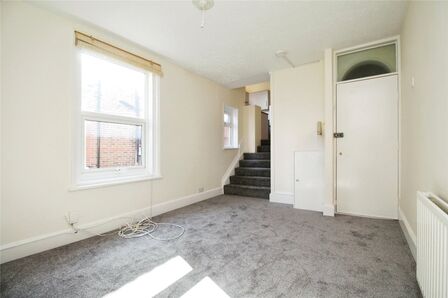 Worthing Road, 3 bedroom  Flat to rent, £1,300 pcm