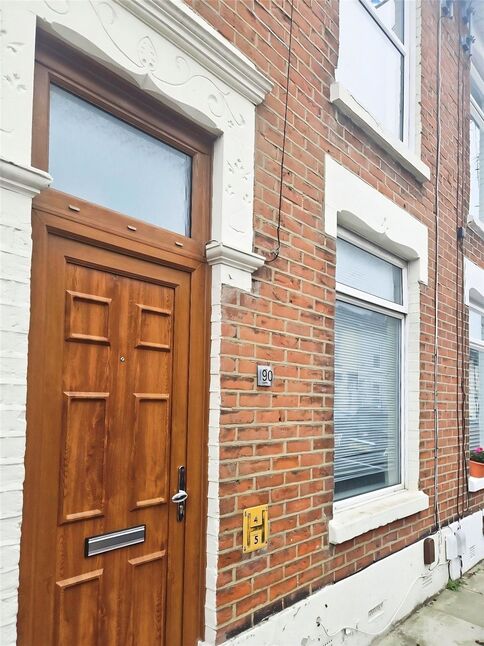 Main image of 3 bedroom Mid Terrace House to rent, Esslemont Road, Southsea, Hampshire, PO4