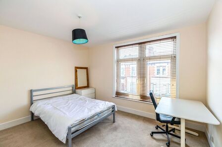 Orchard Road, 4 bedroom  House to rent, £1,950 pcm
