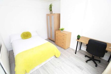 Jessie Road, 5 bedroom  House to rent, £2,200 pcm