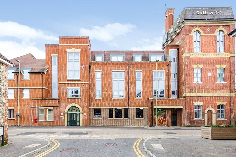 Main image of 2 bedroom  Flat for sale, London Road, Horndean, Hampshire, PO8