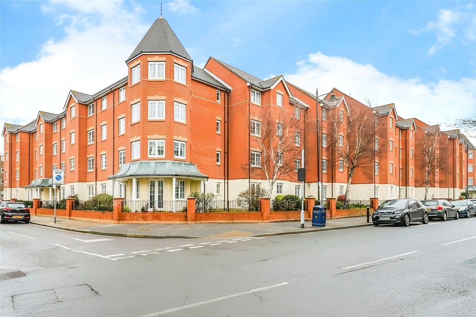 Main image of 1 bedroom  Flat for sale, Queens Crescent, Southsea, Hampshire, PO5