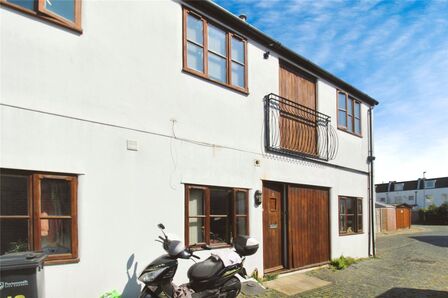 Belmont Place, 3 bedroom End Terrace House to rent, £1,250 pcm