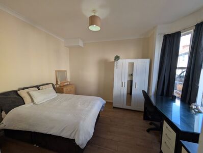 1 bedroom  Room to rent