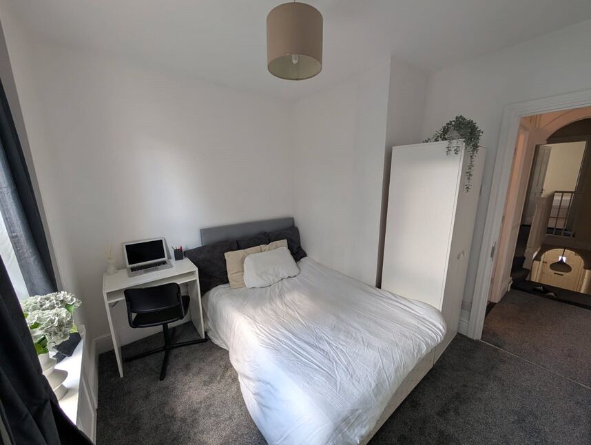 1 bedroom  Room to rent