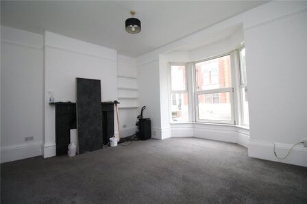 Waverley Grove, 1 bedroom  Flat to rent, £995 pcm