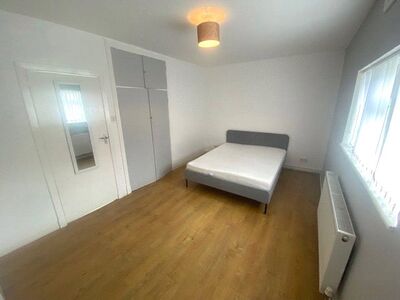 Palmerston Road, 3 bedroom  Flat to rent, £1,700 pcm