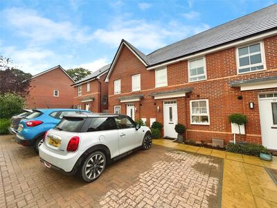 2 bedroom Mid Terrace House for sale
