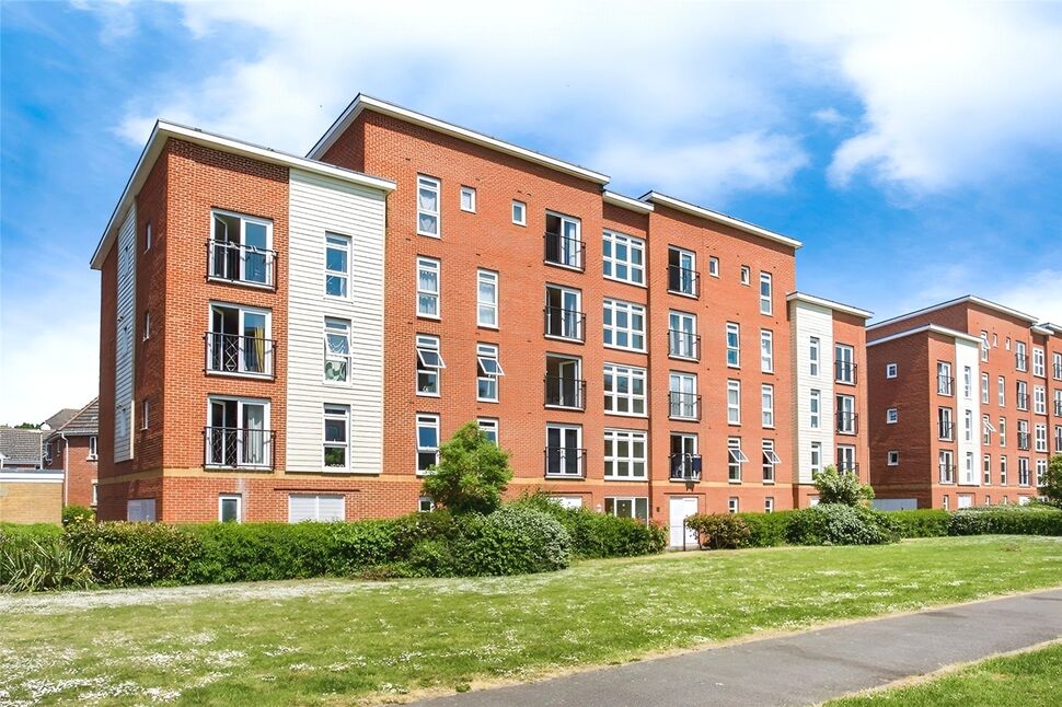 Main image of 2 bedroom Flat for sale, Billys Copse, Havant, Hampshire, PO9