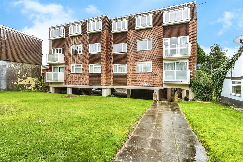 Main image of 2 bedroom Flat for sale, London Road, Purbrook, Hampshire, PO7