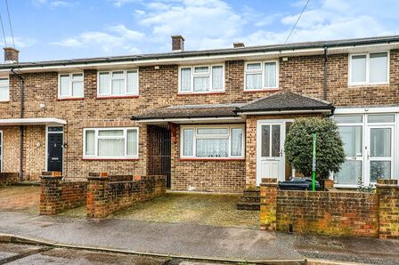 Forestside Avenue, 3 bedroom Mid Terrace House for sale, £260,000