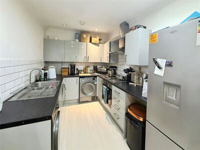 High Street, 3 bedroom  House to rent, £1,475 pcm