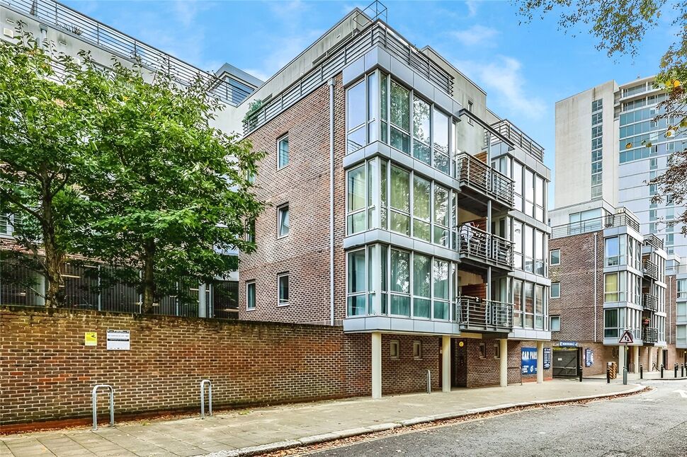 Main image of 1 bedroom Flat for sale, Admiralty Road, Portsmouth, Hampshire, PO1