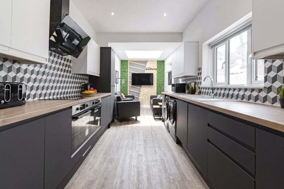 Main image of 7 bedroom  House to rent, Manners Road, Southsea, Hampshire, PO4