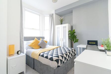 1 bedroom  Room to rent